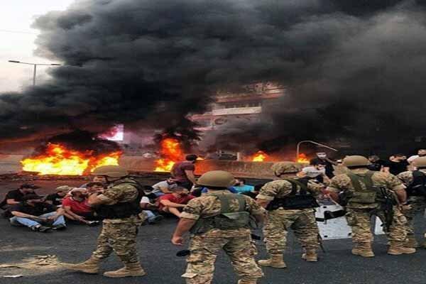 معترضان جاده ضهر البیدر در شرق لبنان را بستند، تحصن در شهر معترضان جاده ضهر البیدر در شرق لبنان را بستند، تحصن در شهر صور