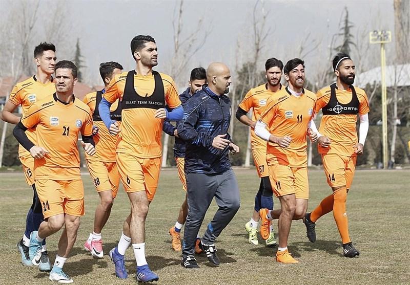 گزارش تمرین استقلال، حضور یک چهره آشنا و عکس گرفتن غلامپور گزارش تمرین استقلال، حضور یک چهره آشنا و عکس دریافت غلامپور و چشمی
