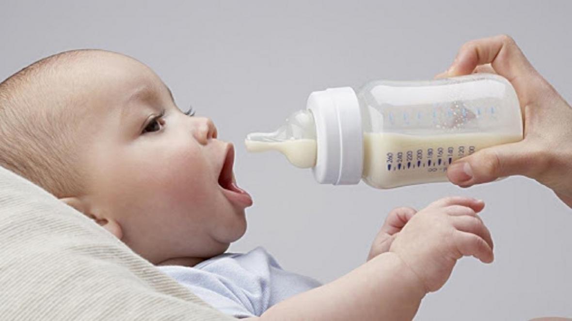 ویروس کرونا؛ آیا مادر می تواند به نوزادش شیر دهد؟