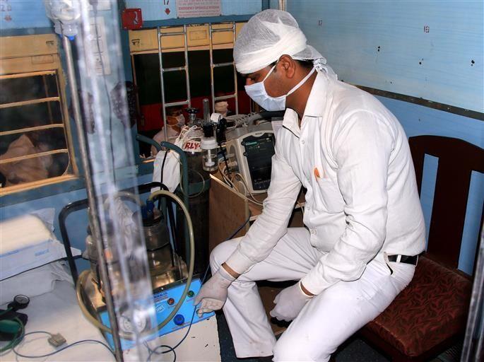 واگن های قطار هند جایگزین تخت بیمارستان می شوند