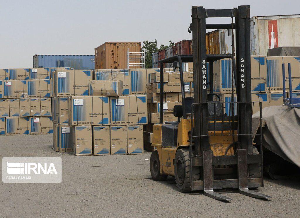 خبرنگاران کشف سه انبار کالای قاچاق به ارزش 70 میلیارد ریال خبرنگاران کشف سه انبار کالای قاچاق به ارزش 70 میلیارد ریال در شادگان