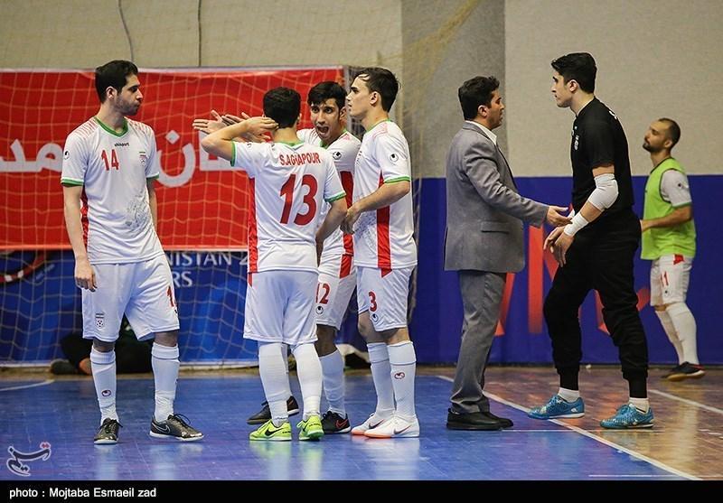 پزشک تیم ملی فوتسال: وقتی تمرین برگزار نشده، حضور ما اهمیتی پزشک تیم ملی فوتسال: وقتی تمرین برگزار نشده، حضور ما اهمیتی ندارد، هر چه درباره مطالبات صحبت می کنیم، می گویند پول نیست
