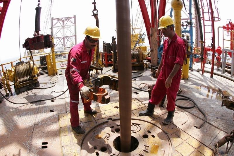 پیش فروش نفت در بورس مثل فروش جنگل و منابع طبیعی است ، نفت خام یک ثروت ملی