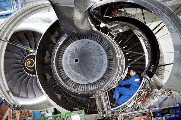 بازدید رئیس سازمان هواپیمایی از کارخانه فراوری توربین موتور