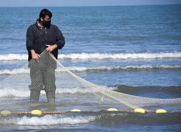 خبرنگاران آق وُری یان پیاده روی ترکمن ها برای صید ماهی در دریای خزر