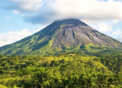 آتشفشان آرنال: غریبهٔ عظیم الجثه کاستاریکا