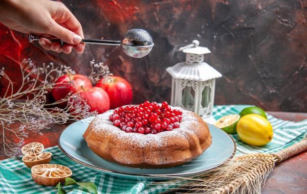 معرفی کیک انار شب یلدا و روش هایی برای تزیین آن معرفی کیک انار شب یلدا و روش هایی برای تزیین آن
